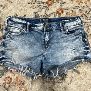 Buckle shorts ~ size: w31/l3